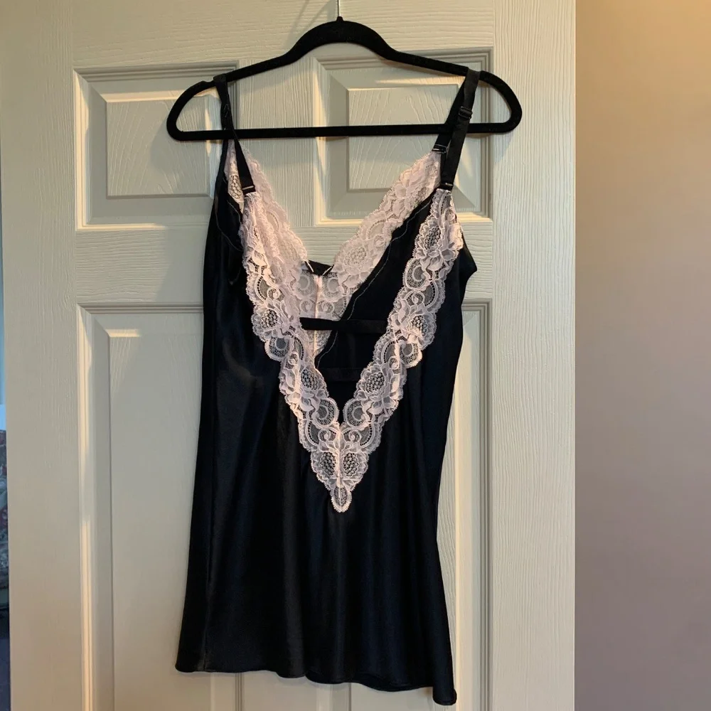 NWOT Victoria’s Secret Black/Pink Satin Slip Dress sz M